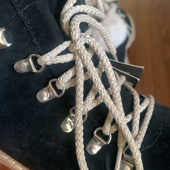 Montelliana NWT boots, beautiful quality and unworn. - Picture 9 of 13